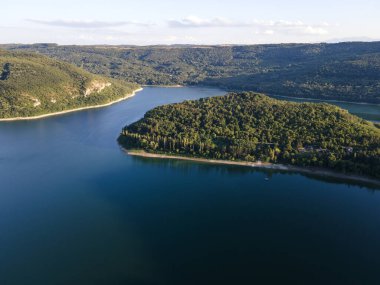 Bulgaristan 'ın Aleksandar Stamboliyski Reservoir, Gabrovo ve Veliko Tarnovo bölgelerinin hava manzarası