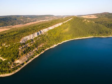 Bulgaristan 'ın Aleksandar Stamboliyski Reservoir, Gabrovo ve Veliko Tarnovo bölgelerinin hava manzarası