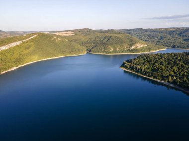 Bulgaristan 'ın Aleksandar Stamboliyski Reservoir, Gabrovo ve Veliko Tarnovo bölgelerinin hava manzarası
