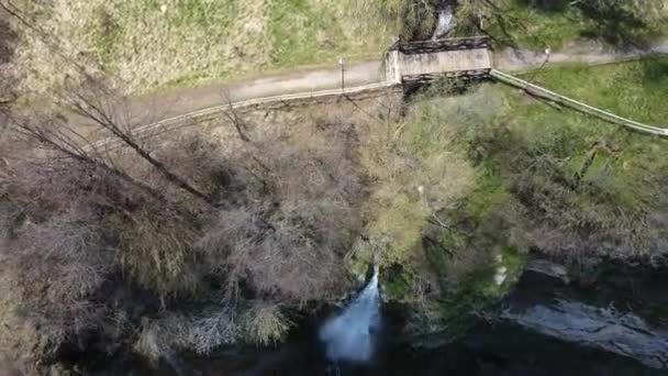 Pemandangan Udara Air Terjun Skaklya Dekat Desa Zasele Pegunungan Balkan — Stok Video