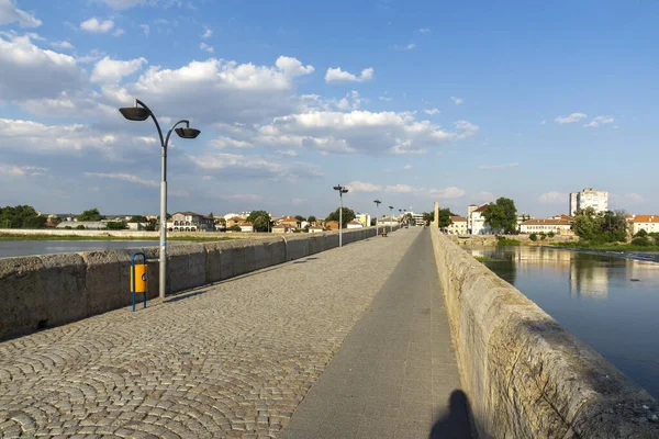 SVILENGRAD, BULGARIA - 19 Temmuz 2020: Maritsa Nehri üzerindeki 16. yüzyıl Mustafa Paşa Köprüsü (Eski Köprü) Bulgaristan 'ın Haskovo Bölgesi, Svilengrad kentindeki