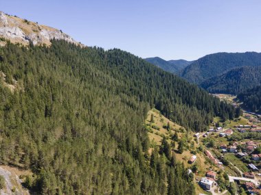 Bulgaristan 'ın Smolyan Bölgesi, Trigrad köyünün hava manzarası