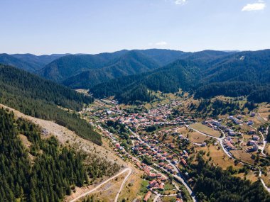 Bulgaristan 'ın Smolyan Bölgesi, Trigrad köyünün hava manzarası