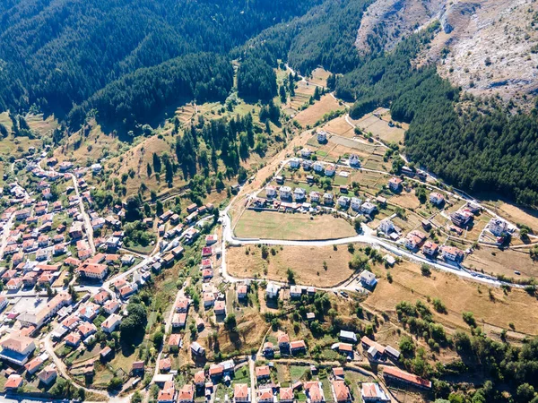 Bulgaristan 'ın Smolyan Bölgesi, Trigrad köyünün hava manzarası