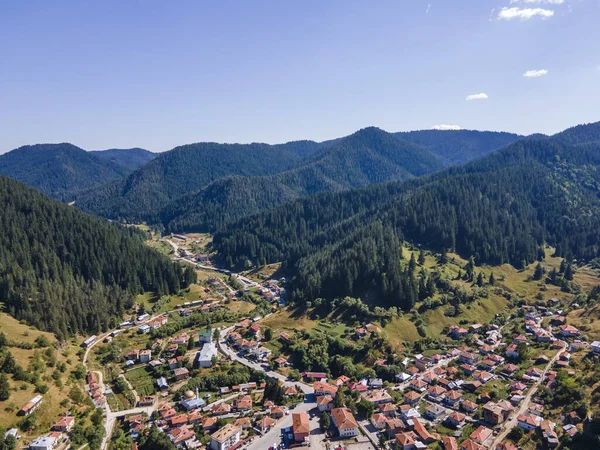 Bulgaristan 'ın Smolyan Bölgesi, Trigrad köyünün hava manzarası