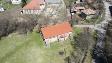 Bulgaristan 'ın Pernik Bölgesi' ndeki Egalnitsa köyündeki Aziz Simeon Stylites Kilisesi 'nin hava manzarası