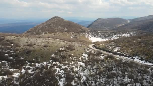 Paesaggio Incredibile Primavera Aerea Dei Monti Balcani Vicino Alla Città — Video Stock