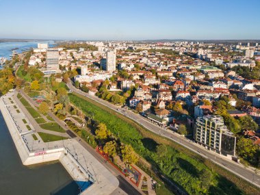 Bulgaristan 'ın Tuna Nehri ve Rusçuk Kenti' nin şaşırtıcı hava manzarası