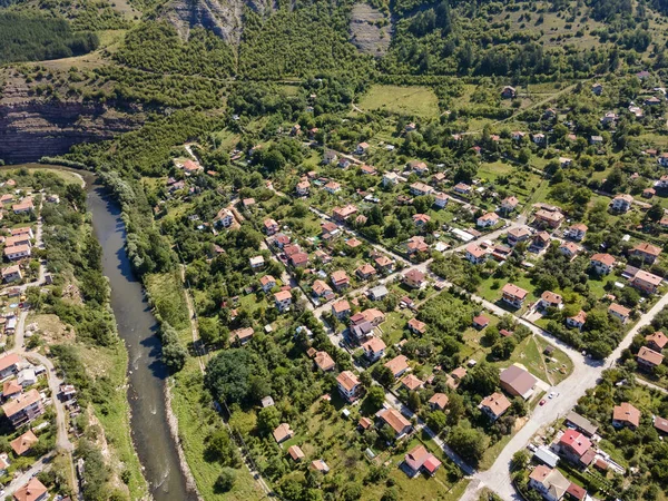 Vista Aérea Del Pueblo Tserovo Montañas Los Balcanes Bulgaria — Foto de Stock