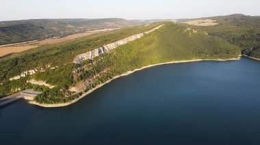 Bulgaristan 'ın Aleksandar Stamboliyski Reservoir, Gabrovo ve Veliko Tarnovo bölgelerinin hava manzarası