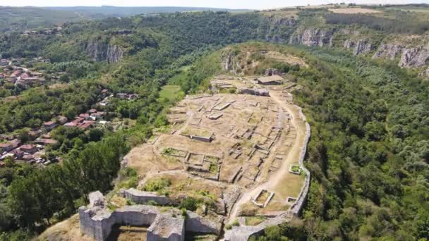 第二次ブルガリア帝国時代から中世の要塞都市チェルベンの遺跡の空中ビュー ルセ地域 ブルガリア — ストック動画