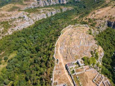 İkinci Bulgar İmparatorluğu, Rusçuk bölgesi ve Bulgaristan 'dan Ortaçağ tahkim edilmiş Cherven kentinin havadan görünüşü