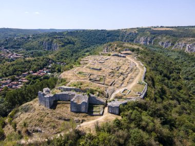 İkinci Bulgar İmparatorluğu, Rusçuk bölgesi ve Bulgaristan 'dan Ortaçağ tahkim edilmiş Cherven kentinin havadan görünüşü