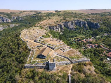 İkinci Bulgar İmparatorluğu, Rusçuk bölgesi ve Bulgaristan 'dan Ortaçağ tahkim edilmiş Cherven kentinin havadan görünüşü