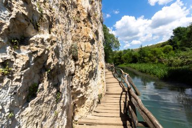 Bulgaristan 'ın Altın Panega Nehri boyunca Iskar Panega Geopark' ın inanılmaz manzarası