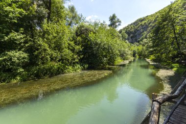 Bulgaristan 'ın Altın Panega Nehri boyunca Iskar Panega Geopark' ın inanılmaz manzarası