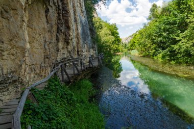 Bulgaristan 'ın Altın Panega Nehri boyunca Iskar Panega Geopark' ın inanılmaz manzarası
