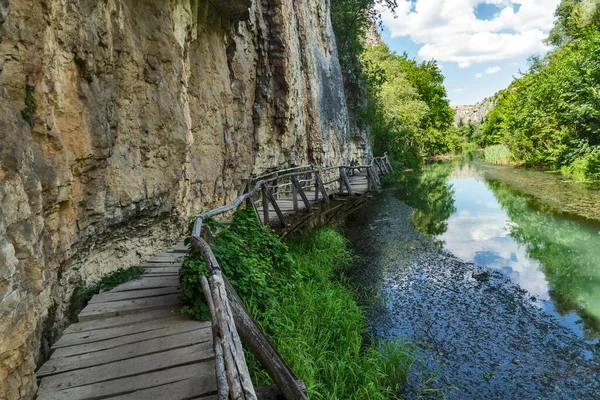 Bulgaristan 'ın Altın Panega Nehri boyunca Iskar Panega Geopark' ın inanılmaz manzarası