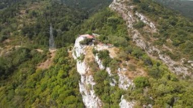 Bulgaristan 'ın Filibe Bölgesi Asenovgrad yakınlarındaki Selanik Kilisesi' nden Aziz Demetrius 'un hava manzarası