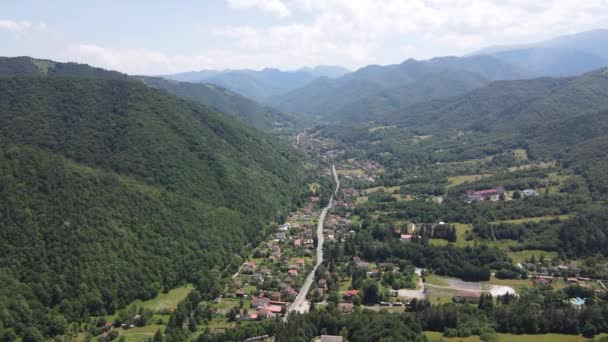 Vista Aérea Del Pueblo Ribaritsa Las Montañas Los Balcanes Región — Vídeos de Stock