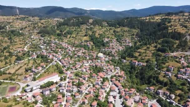 Luchtfoto Van Het Dorp Momchilovtsi Smolyan Region Bulgarije — Stockvideo