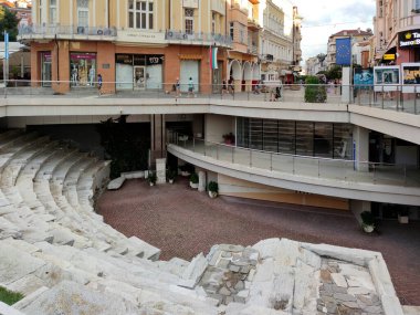 PLOVDIV, BULGARIA - 6 AĞUSTOS 2021: Bulgaristan 'ın Filibe kentindeki Dzhumaya meydanının şaşırtıcı Sunset Manzarası