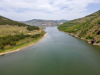 Bulgaristan 'ın Kardzhali bölgesindeki Studen Kladenets Rezervuarı' nın şaşırtıcı hava manzarası