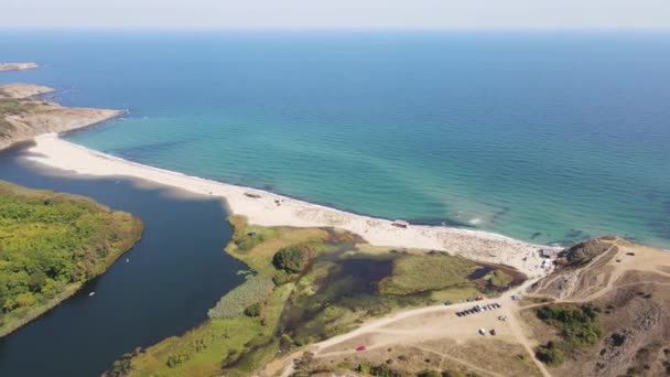 Luftaufnahme Des Strandes Der Mündung Des Flusses Veleka Dorf Sinemorets — Stockvideo