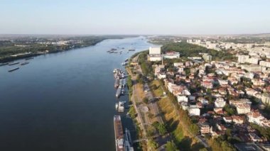 Bulgaristan 'ın Ruse ve Tuna Nehri yakınlarındaki Tuna Nehri' nin havadan görünüşü