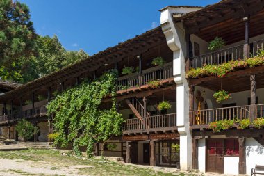 ORESHAK, BULGARIA - 31 Ağustos 2021: Ortaçağ Troyan Varsayım Manastırı, Lovech bölgesi, Bulgaristan