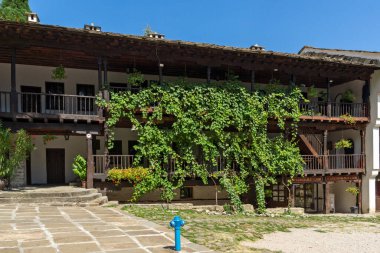 ORESHAK, BULGARIA - 31 Ağustos 2021: Ortaçağ Troyan Varsayım Manastırı, Lovech bölgesi, Bulgaristan