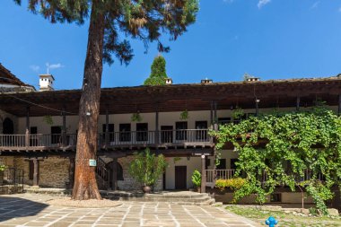ORESHAK, BULGARIA - 31 Ağustos 2021: Ortaçağ Troyan Varsayım Manastırı, Lovech bölgesi, Bulgaristan