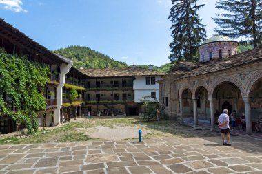 ORESHAK, BULGARIA - 31 Ağustos 2021: Ortaçağ Troyan Varsayım Manastırı, Lovech bölgesi, Bulgaristan