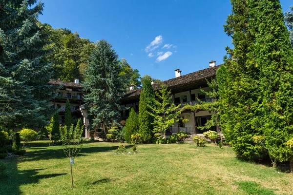 ORESHAK, BULGARIA - 31 Ağustos 2021: Ortaçağ Troyan Varsayım Manastırı, Lovech bölgesi, Bulgaristan