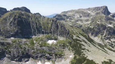 Bulgaristan 'ın Deve Tepesi yakınlarındaki Rila Dağı' nın şaşırtıcı hava manzarası