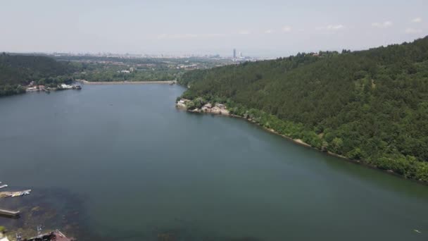 保加利亚索菲亚市Pancharevo湖夏季空中景观 — 图库视频影像