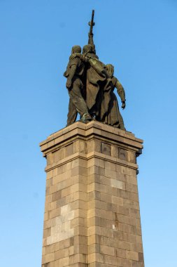 SOFYA, BULGARIA - 30 Temmuz 2021: Bulgaristan 'ın Sofya kentindeki Sovyet Ordusu Anıtı' nın günbatımı