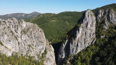 Bulgaristan 'ın Tran kenti yakınlarındaki Erma Nehri Boğazı' nın hava manzarası