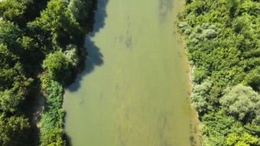 Bulgaristan 'ın Ruse bölgesindeki Byala kasabası yakınlarından geçen Yantra Nehri' nin hava manzarası