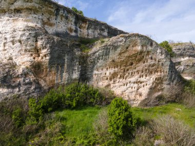 Kovan Kaya 'nın hava manzarası - Rodop Dağları' ndaki Antik Trakya mabedi, Haskovo bölgesi, Bulgaristan