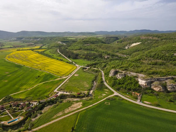 Arda Nehri, Bulgaristan 'ın Haskovo Bölgesi' nin Pchelari köyü yakınlarındaki Doğu Rodoplardan geçiyor.