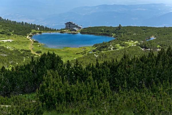 Lake Bezbog ve Bezbog kulübe, Pirin Dağı — Stok fotoğraf