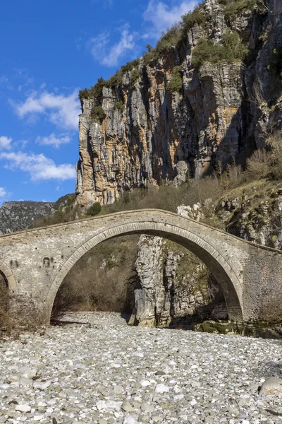 Puente de Misios, desfiladero de Vikos y montañas Pindus, Zagori, Epiro — Foto de Stock