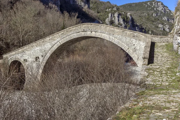 Pont de Misios, gorge de Vikos et montagnes du Pindus, Zagori, Épire — Photo