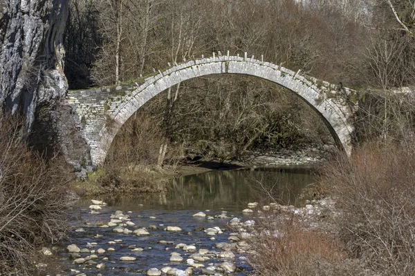 Puente de Kontodimos, Montañas Pindus, Zagori, Epiro — Foto de Stock