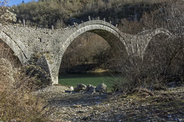 Brücke von Plakidas oder Kalogeriko, Pindus-Gebirge, Zagori, Epirus — Stockfoto