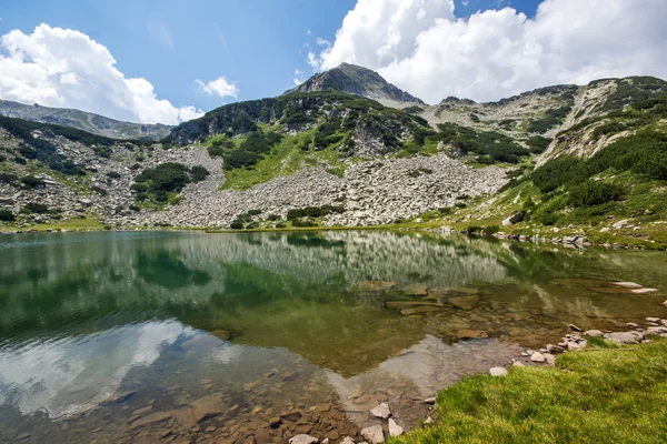 Pico de Hvoynati e Lago Muratovo, Pirin Montanha Paisagem — Fotografia de Stock