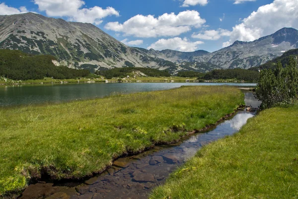 Muratovo 湖、ピリン山の風景 — ストック写真
