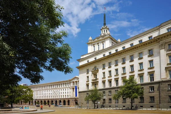 Площадь Независимости и здание Совета Министров — стоковое фото