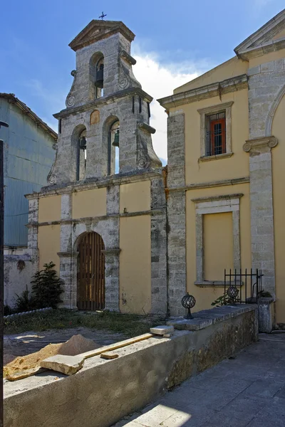 Medeltida sten kyrka i staden Lefkada, Joniska öarna — Stockfoto